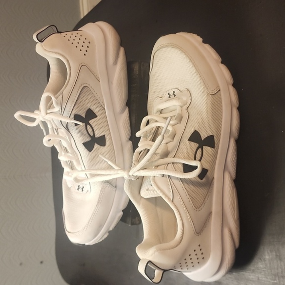 Under Armour Charged Assert